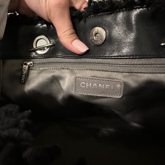 CHANEL Tweed Tote Bag - Picture 15 of 16